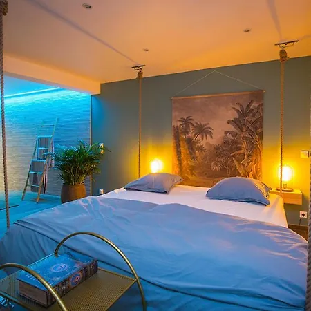 Cabinet De Reveries Hotel del amor
