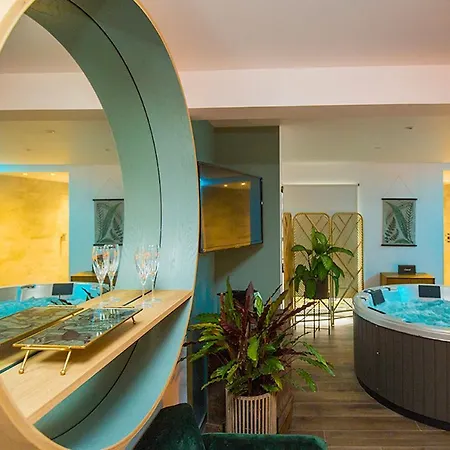 Love hotel Cabinet De Reveries